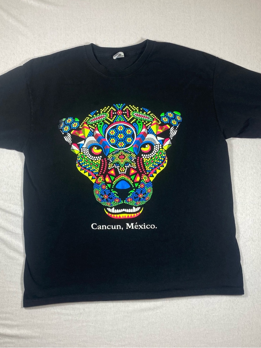 Yazbek Cancun Mexico Colorful Animal Graphic Tee XL Heavyweight Cotton
